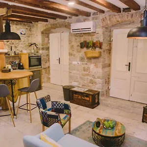 5 Minutes Walk Art Apartment Split